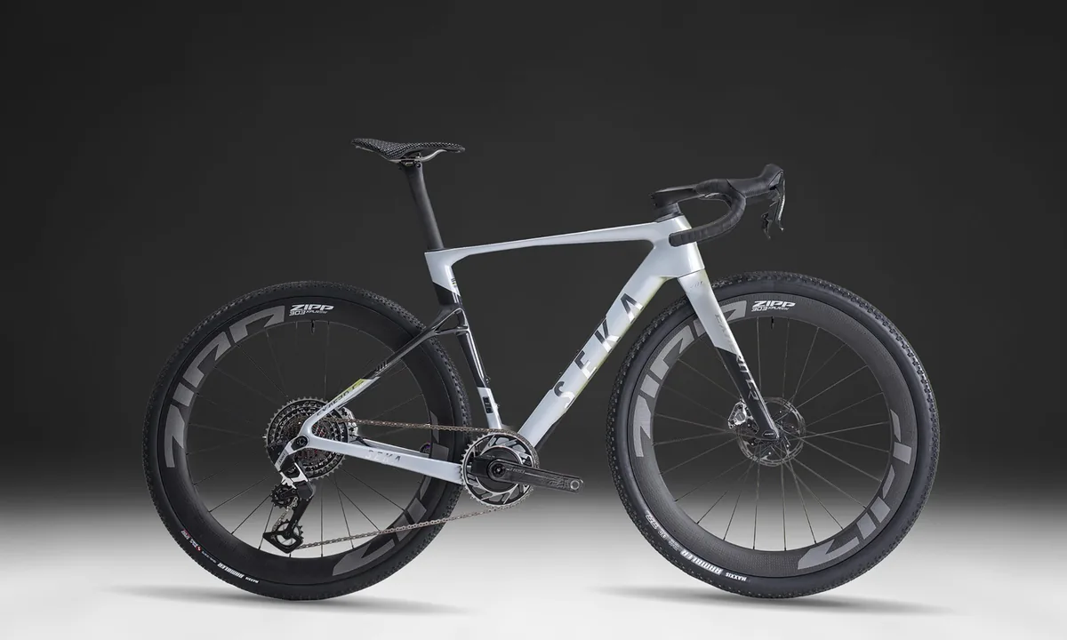 SEKA ExAero GR: an example of a ready-made racing gravel, side view
